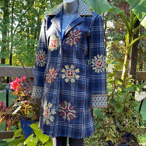 Relais Embroidered Wool Coat - Picture 3 of 16